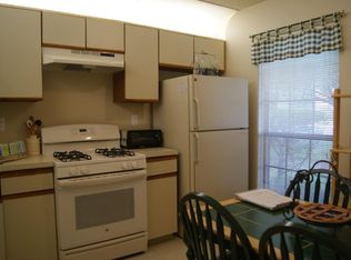 8 Pear Tree Ln #1, Franklin Park, NJ 08823