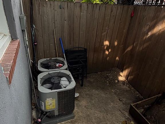 2nd image of 1133 W Tioga St