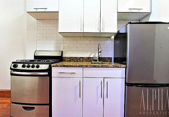 4th image of 153 Norfolk St APT 1G