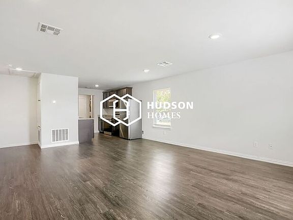 4th image of 905 Terrace Dr