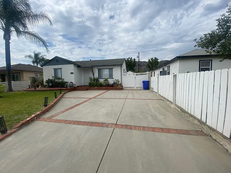 2363 Bloomdale St — Photo 35