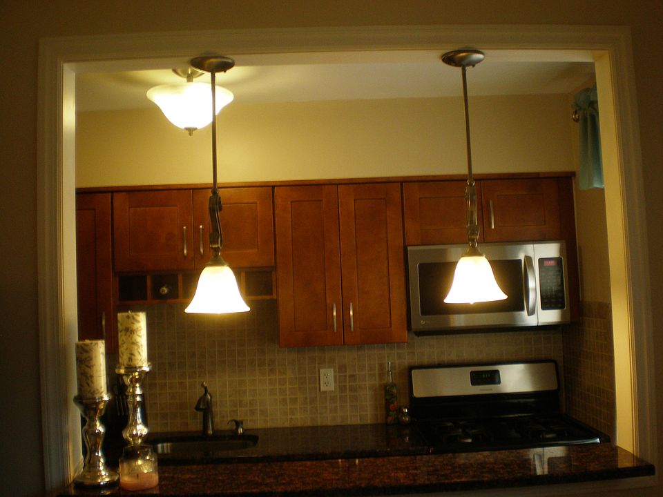 1st image of 4 Bryant Cres APT 2M