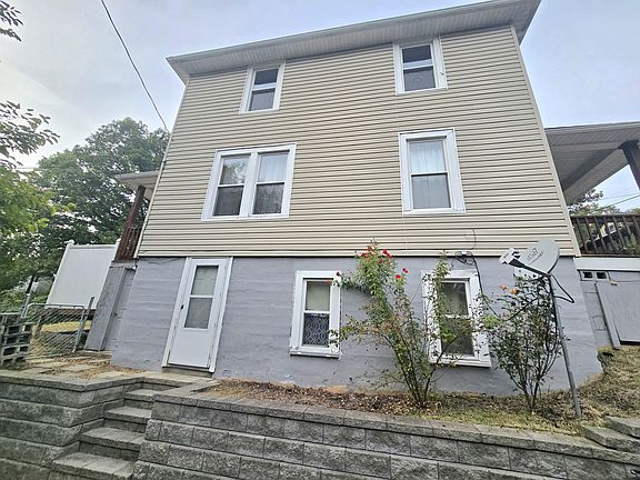 3rd image of 113 1st St