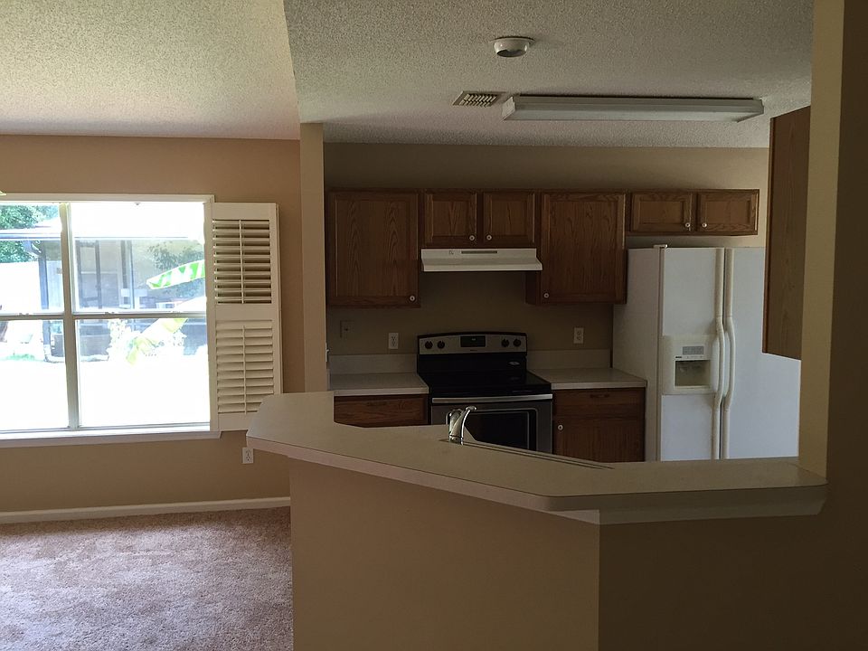 1st image of 924 Lake Sanford Ct