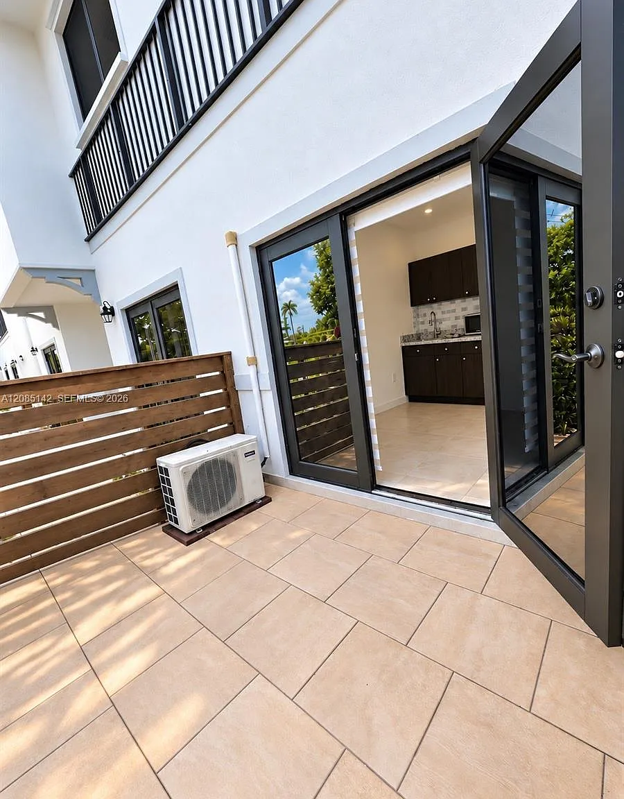 Tropical Breeze Townhouse — Photo 3