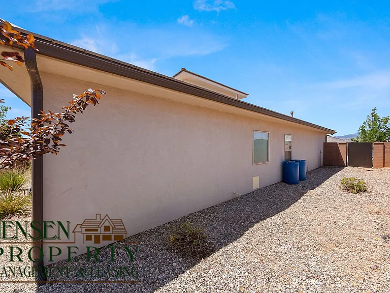 3252 E Tanoak Dr — Photo 36