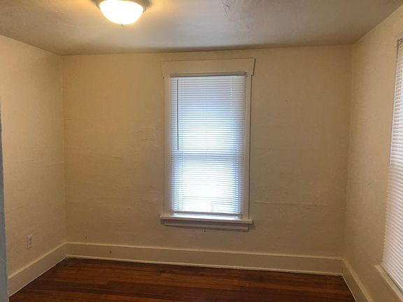 3rd image of 901 Emerson Ave #2