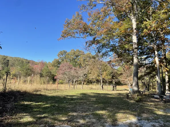 588 Caldwell Rd, Sewanee, TN 37375