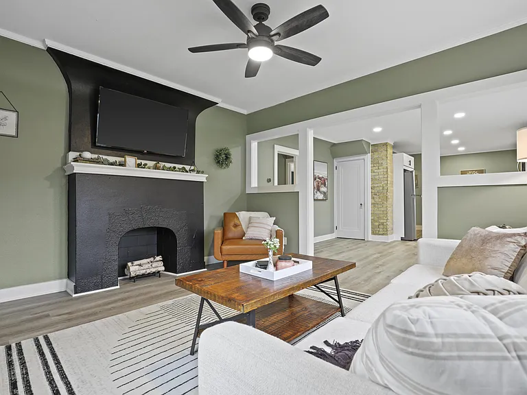 2529 Commercial Ave #1 — Photo 7