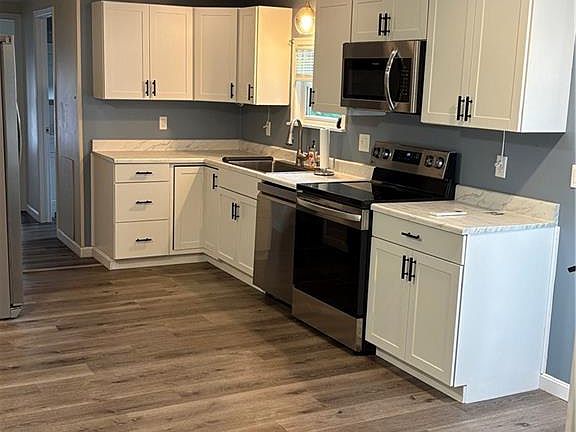 3rd image of 89 Sherwood Valley Ln
