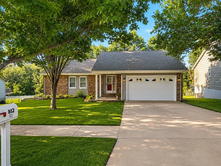 812 Samone Ct — Photo 1