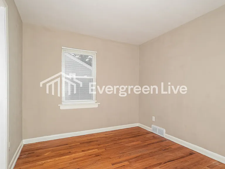 9708 Theodosia Ave — Photo 12
