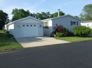 8922 Meadowview Dr, Kalamazoo, MI 49009