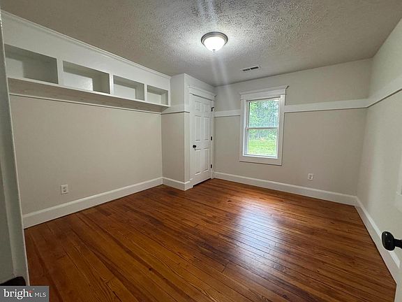 5th image of 18163 Monrovia Rd