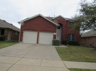 3037 Brookfield Dr, Grand Prairie, TX 75052