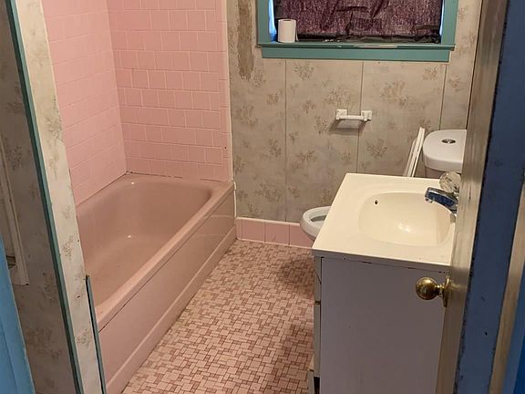 5th image of 1009 Fremont Ave