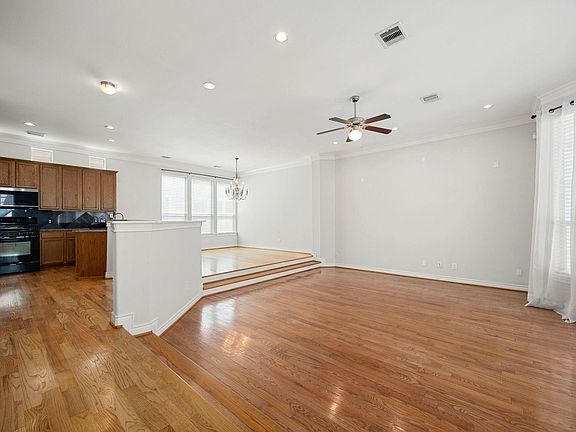 4th image of 5723 Kansas St