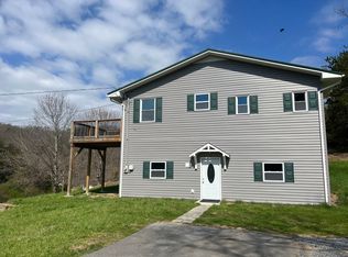 422 S Austin Springs Rd, Johnson City, TN 37601