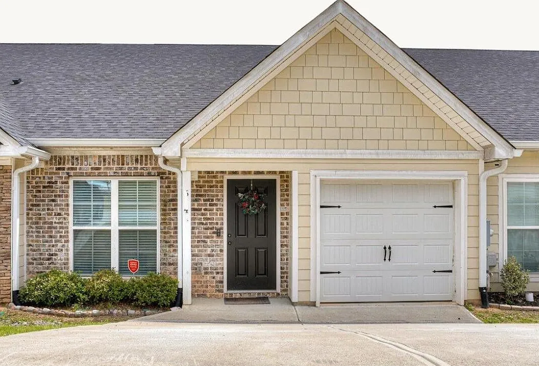 3 bed, 1580 sqft, $1,799 — Photo 1