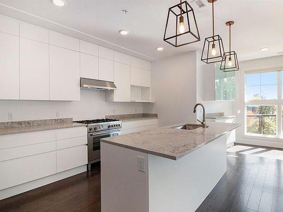 5th image of 218 W Kingsley St Unit 401
