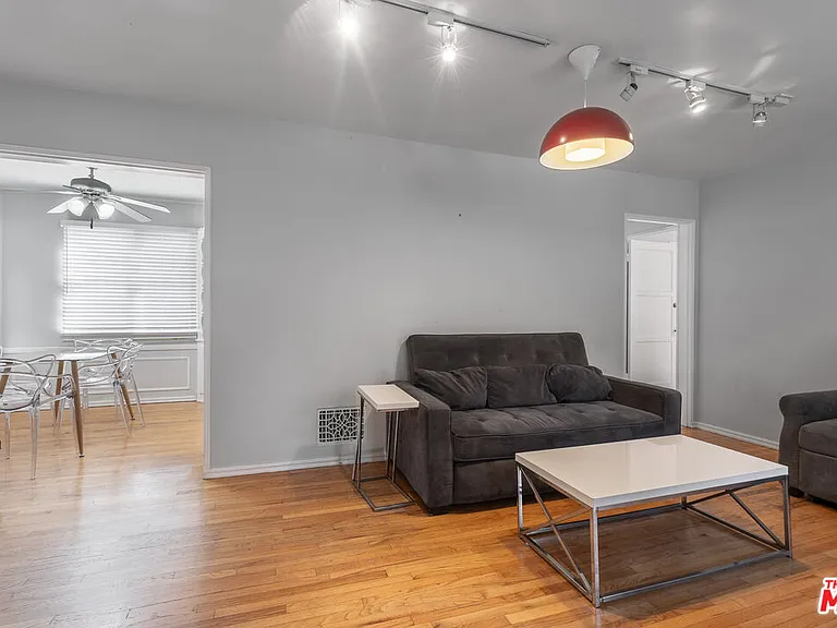 119 S Bundy Dr — Photo 11