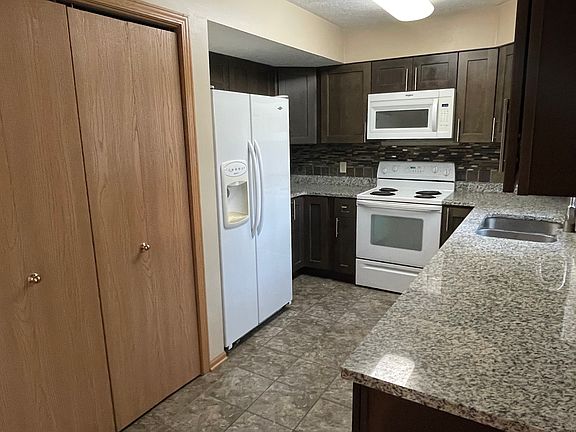 5th image of 841 Hanneman Dr