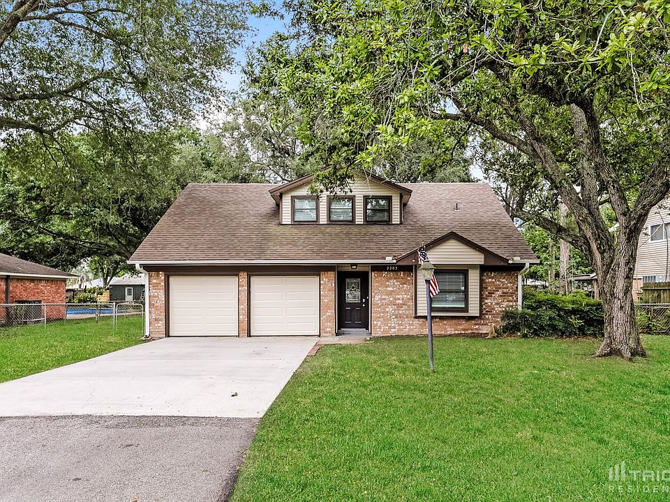 1st image of 2203 Redwood Dr