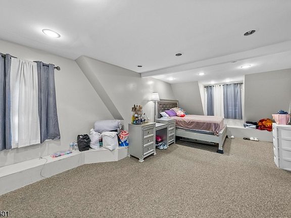 2nd image of 38 Nairn Pl