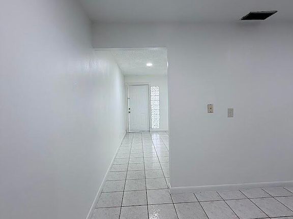 5th image of 5899 Mango Rd