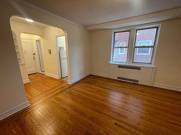 3rd image of 13235 Sanford Ave APT 202