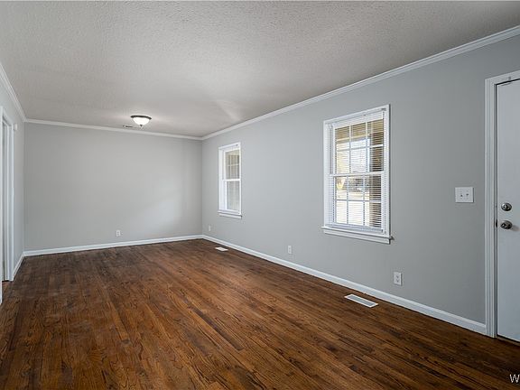4th image of 7711 Woodlawn Cir