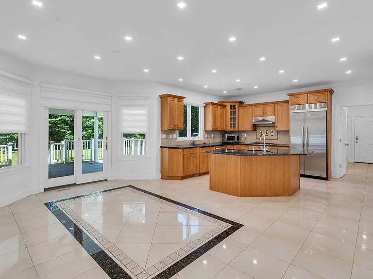 39 Arnold Blvd — Photo 4