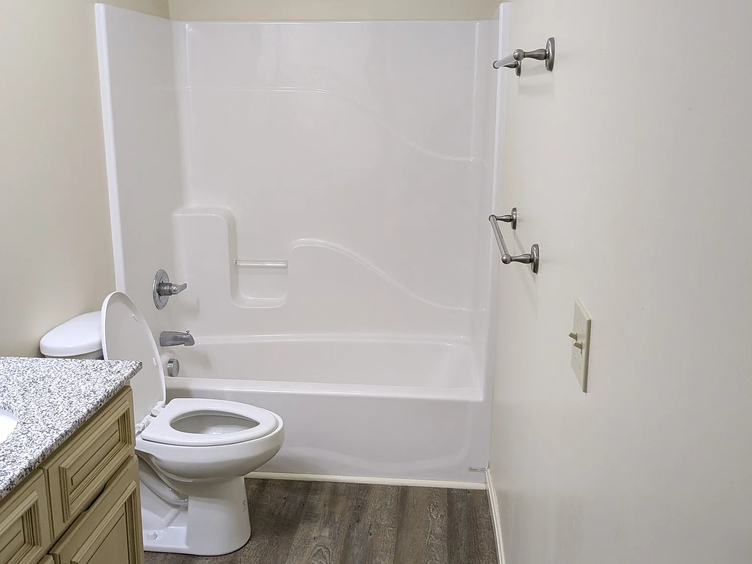 2 bed, 1100 sqft, $1,050 — Photo 4
