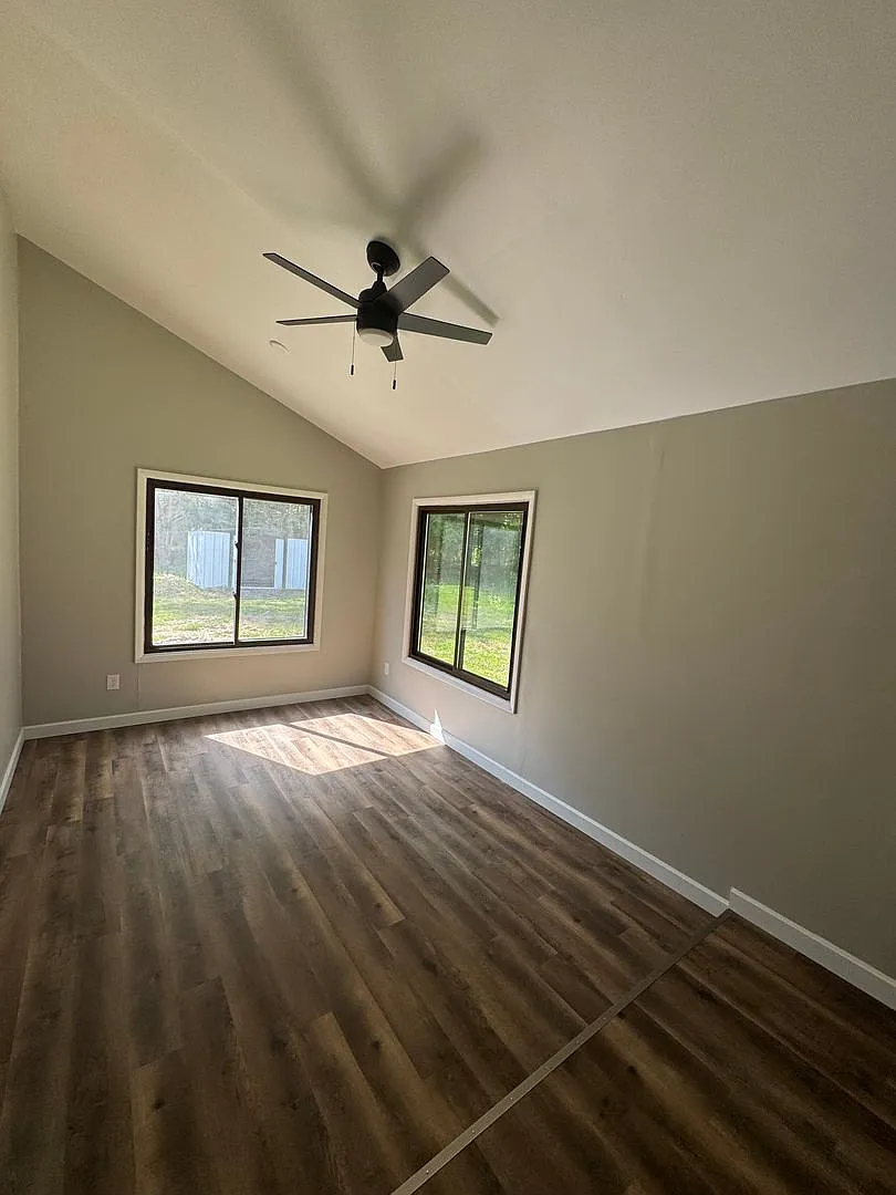Complete Remodel - Beautiful 4 Bedroom House For Rent — Photo 2