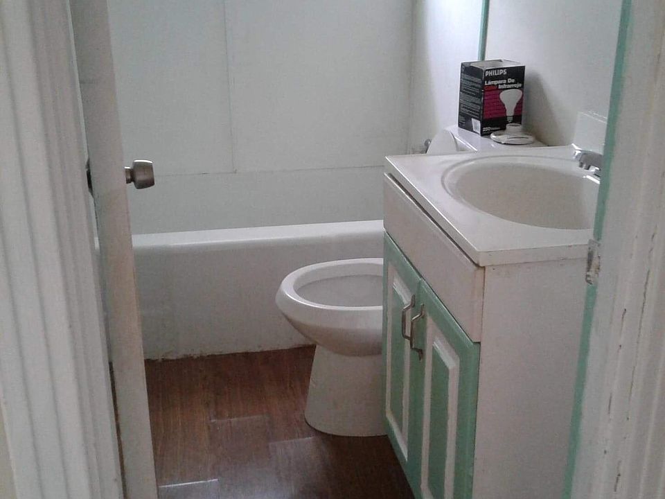 2nd image of 700 E Gandy St