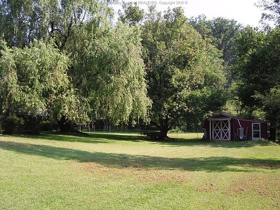 5th image of 2265 Woods Dr
