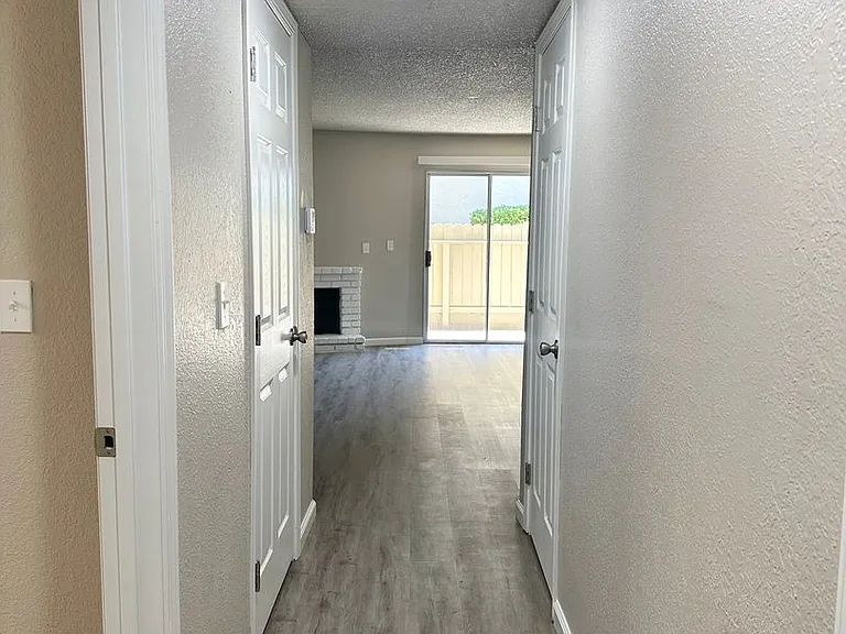 Merit Manor Apartments — Photo 39