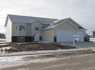 1601 Canyon Rd SW, Mandan, ND 58554