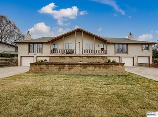 7406 Pasadena Cir, Omaha, NE 68124