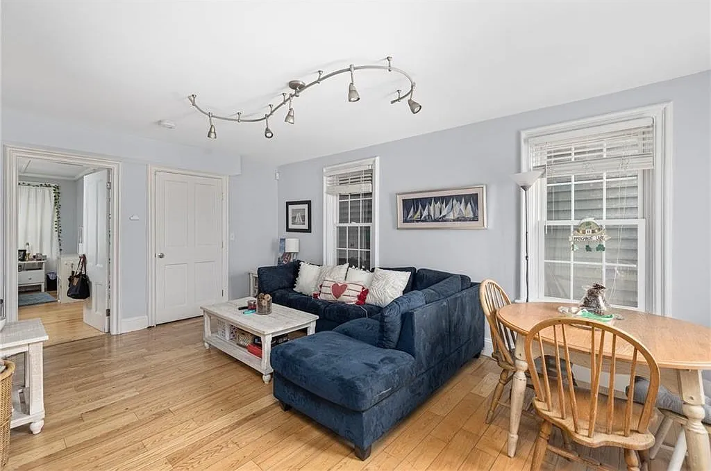4 bed, 2.0 bath, 1272 sqft, $3,800 — Photo 3