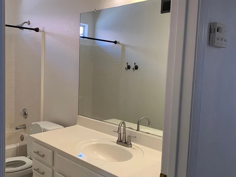 1031 N Blackstone Dr — Photo 6
