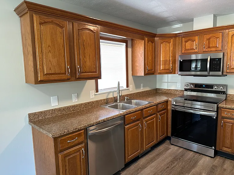 2531 N Gale St — Photo 5