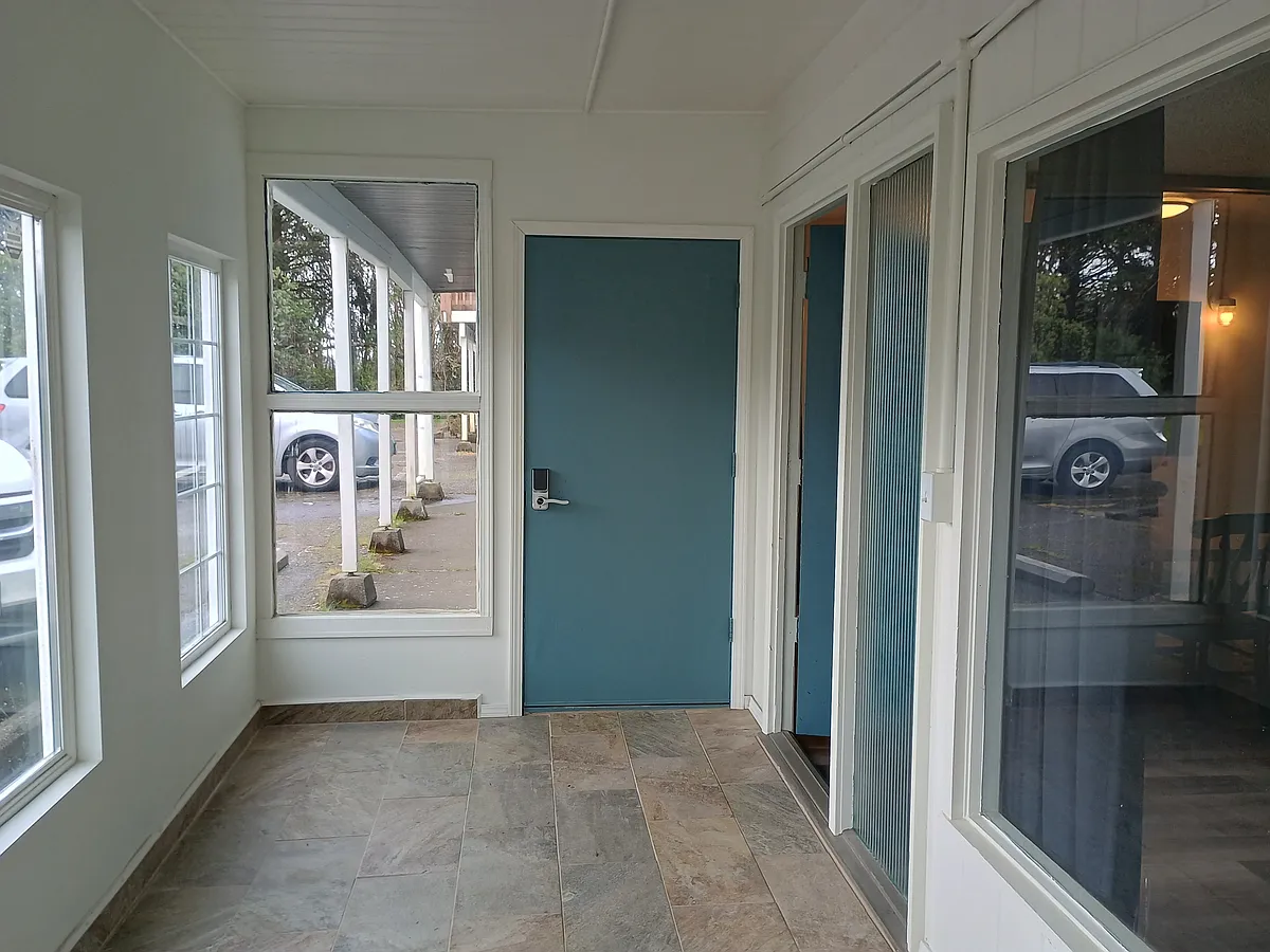 Building Photo - 757 Ocean Ct NW #10