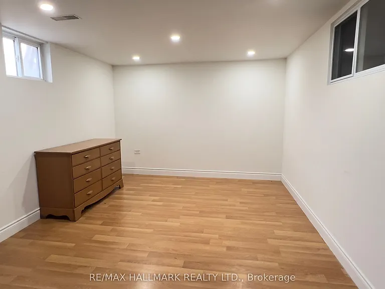 76 Shendale Dr #BASEMENT — Photo 2