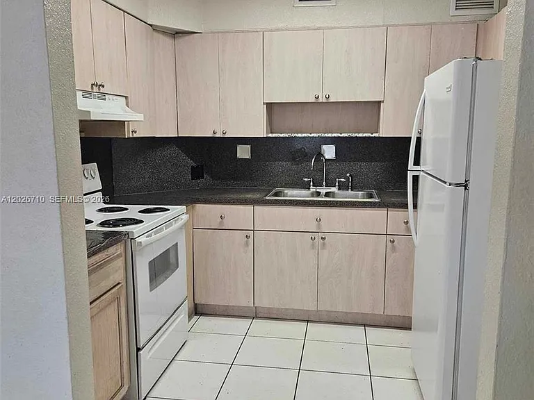 3431 SW 4th St #1 — Photo 11