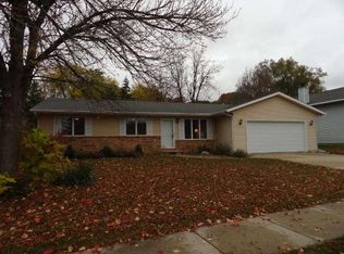 2103 Sandalwood Dr, Onalaska, WI 54650