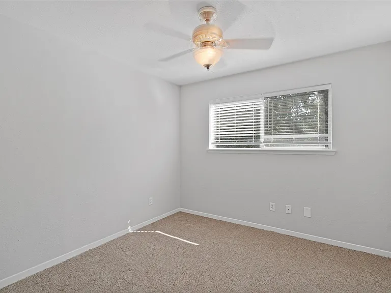 15414 Willow River Dr — Photo 16