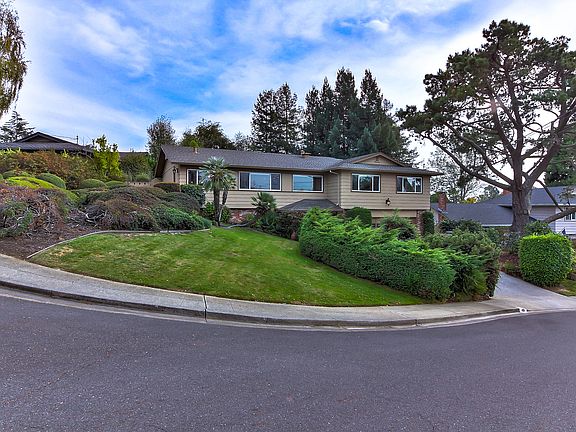 3rd image of 4811 Beacon Hill Dr