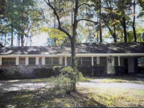 4011 Robin Hood Ln, Pine Bluff, AR 71603