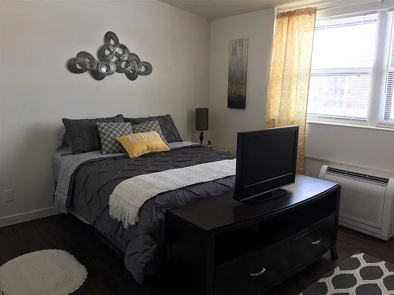 Staged bedroom at Kearney Apartment Homes.